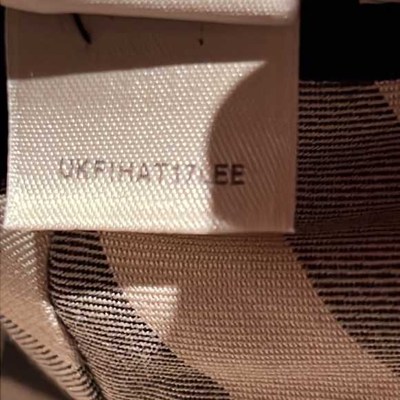 Authentic Burberry Established 1856 Cap - Picture 10 of 13